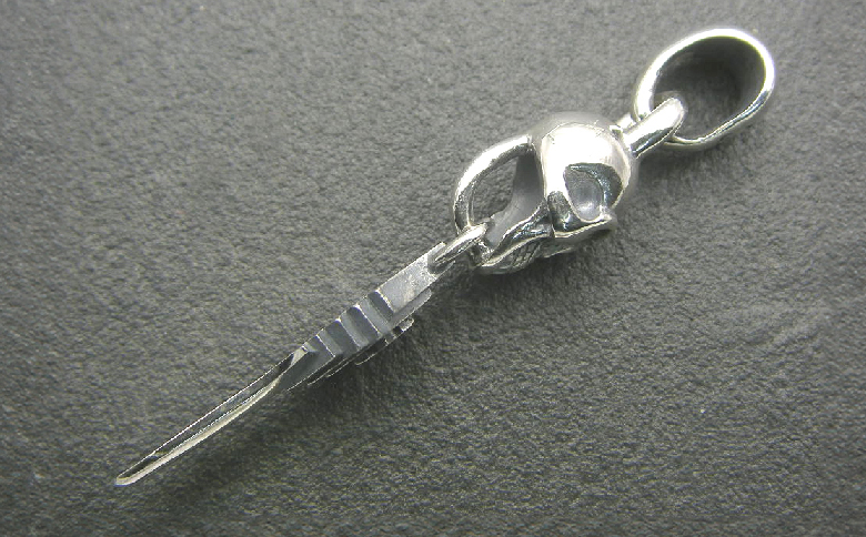 Layer dagger skull pendant ダガー スカル ペンダント ｜ ペンダント シルバー シルバー925 ハンドメイド 手作り アクセサリー 髑髏 モチーフ ペンダントトップ ネックレス チャーム ジュエリー アクセ ファッション 人気 シンプル ギフト プレゼント 年末年始 お中元 お歳暮 内祝い 快気祝い