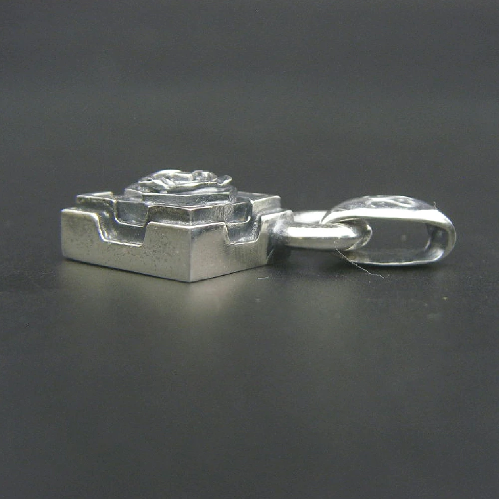 Pyramid pendant ピラミッド ペンダント ｜ シルバー シルバー925 ハンドメイド 手作り アクセサリー ペンダントトップ ネックレス チャーム ジュエリー アクセ ファッション 人気 シンプル ギフト プレゼント 年末年始 お中元 お歳暮 内祝い 快気祝い