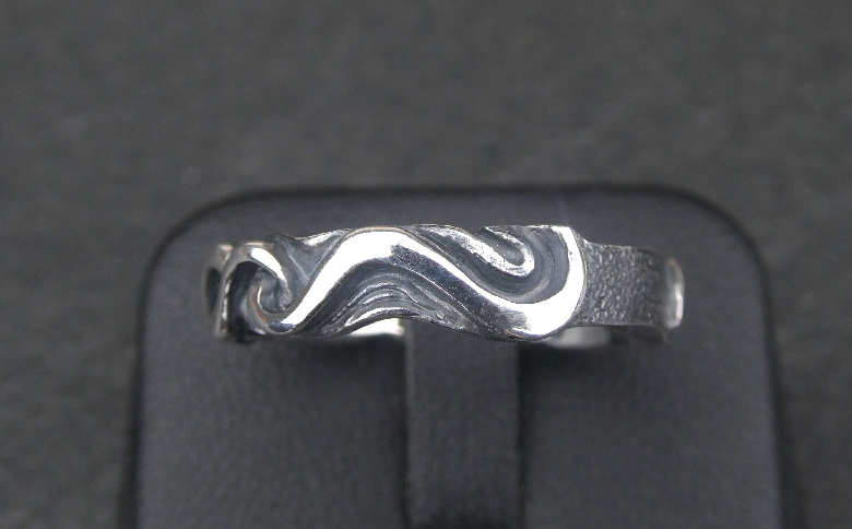 Small undulation ring スモール アンジュレーション リング ｜ 指輪 うねり 普段使い 重ね付け しやすい シルバー アクセサリー 波 925 ハンドメイド 選べる サイズ ジュエリー 人気 シンプル ギフト プレゼント 年末年始 お中元 お歳暮 内祝い 快気祝い