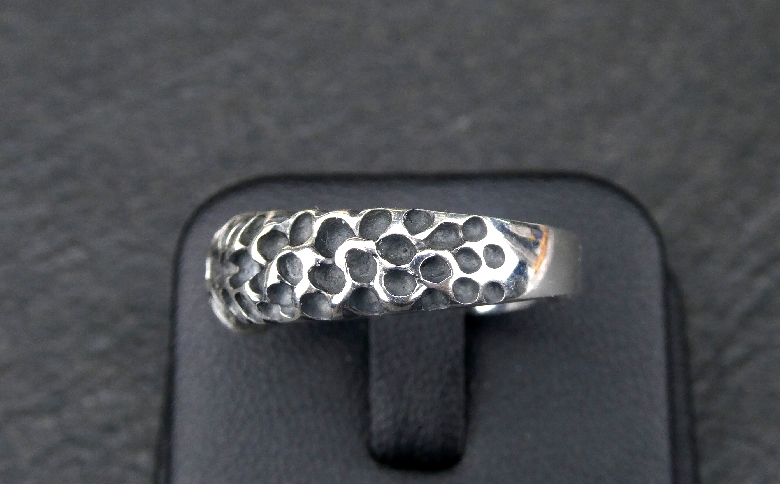 Crater ring クレーター リング ｜ 指輪 シンプル 細身 合わせやすい シルバー アクセサリー 925 ハンドメイド 選べる サイズ ジュエリー アクセ ファッション 人気 ギフト プレゼント 年末年始 お中元 お歳暮 内祝い 快気祝い