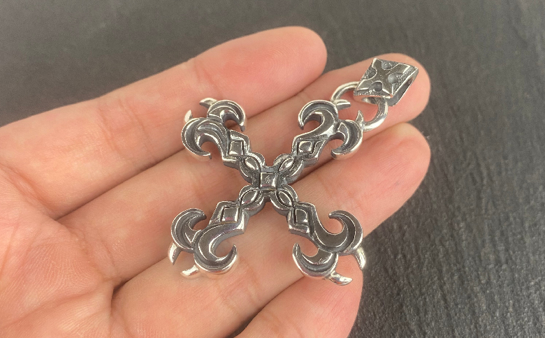 Small vampire cross pendant スモール ヴァンパイア クロス PT ｜ ペンダント トップ シルバー アクセサリー 十字架 バンパイア モチーフ 925 ハンドメイド ジュエリー アクセ ファッション 人気 シンプル ギフト プレゼント 年末年始 お中元 お歳暮 内祝い 快気祝い