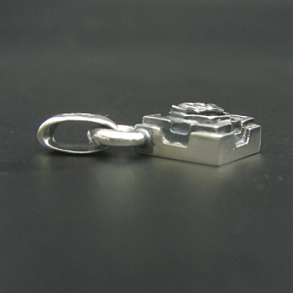 Pyramid pendant ピラミッド ペンダント ｜ シルバー シルバー925 ハンドメイド 手作り アクセサリー ペンダントトップ ネックレス チャーム ジュエリー アクセ ファッション 人気 シンプル ギフト プレゼント 年末年始 お中元 お歳暮 内祝い 快気祝い