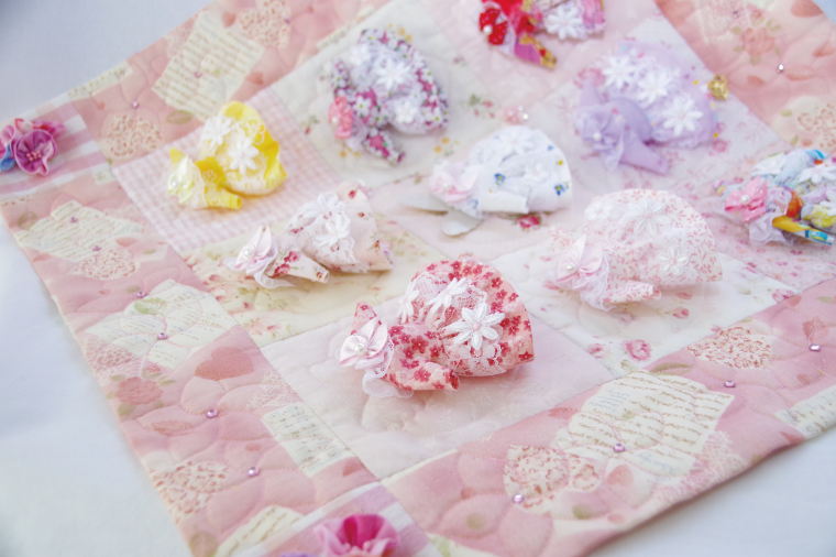 おやゆび姫の妖精ワンピース　タペストリー【手作り ハンドメイド 手芸】（CF105）