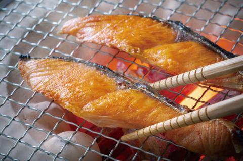 甘塩 天然紅鮭切身 10切れ 自社で切身加工品（AI306）