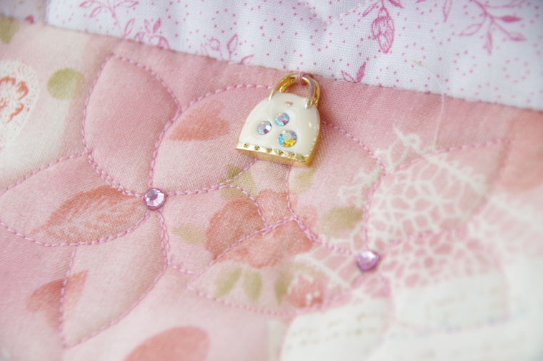 おやゆび姫の妖精ワンピース　タペストリー【手作り ハンドメイド 手芸】（CF105）