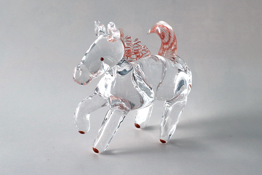 【赤】駆け馬（かけうま） 令和8年 R8 2026年 干支 馬 午 お正月 モチーフ 茨城県 ガラス 置物 赤 青 ガラス工房 神魂 笠間市