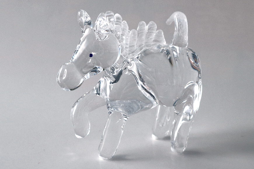 【白】駆け馬（かけうま） 令和8年 R8 2026年 干支 馬 午 お正月 モチーフ 茨城県 ガラス 置物 赤 青 ガラス工房 神魂 笠間市
