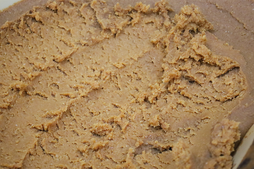 味噌 天然手造り みそ 2kg 仲田味噌醸造所 甘口 みそ 無添加 調味料 発酵食品 天然醸造 熟成 笠間 手造りみそ 天然 甘口味噌 手作り 手づくり 熟成 大豆 麹 長期熟成 家庭の味 ミソ 豆みそ 保存料無添加 味噌汁 味噌漬け 焼きおにぎり みそ汁 笠間市 茨城県