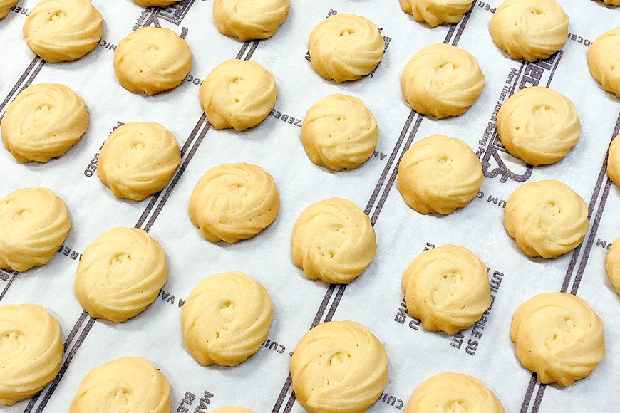 ビジュー缶(白) スール メープルクッキー缶 白 クッキー ビジュー 缶 手作り ギフト プレゼント 贈り物 かわいい おいしい 宝石 パンプルティンク 笠間市 茨城県