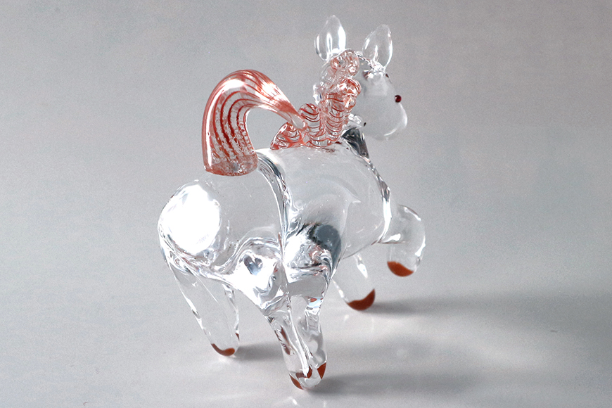 【赤】駆け馬（かけうま） 令和8年 R8 2026年 干支 馬 午 お正月 モチーフ 茨城県 ガラス 置物 赤 青 ガラス工房 神魂 笠間市