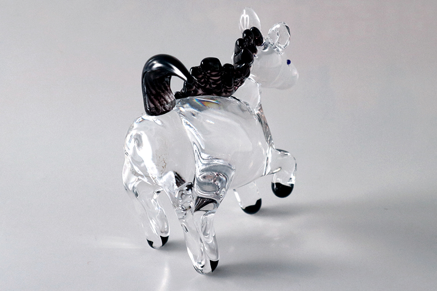 【黒】駆け馬（かけうま） 令和8年 R8 2026年 干支 馬 午 お正月 モチーフ 茨城県 ガラス 置物 赤 青 ガラス工房 神魂 笠間市