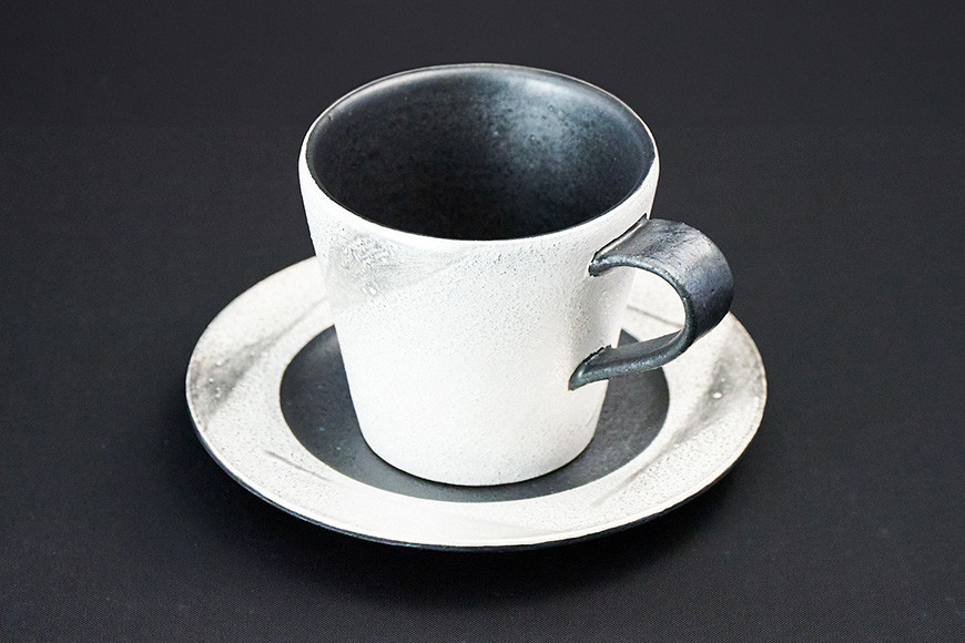 陶芸家 「沖 誠」作　銀彩流し掛け カップ＆ソーサー【笠間焼】