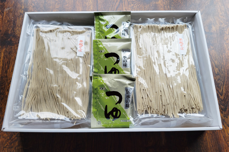 【先行予約】年越しそば＜茨城県産常陸秋そば新そば使用＞半生そば12人前つゆ付【共通返礼品：筑西市】（BE002）