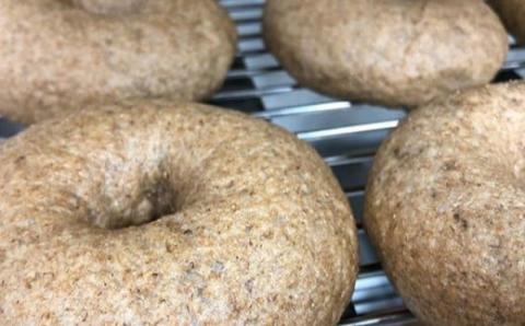 牛久市産 小麦 全粒粉 100％ の ベーグル 14個セット 甘い おいしい 美味しい スイーツ おうちカフェ お菓子 おやつ グルメ お取り寄せ 詰め合わせ セット お土産 贈り物 お祝い ギフト