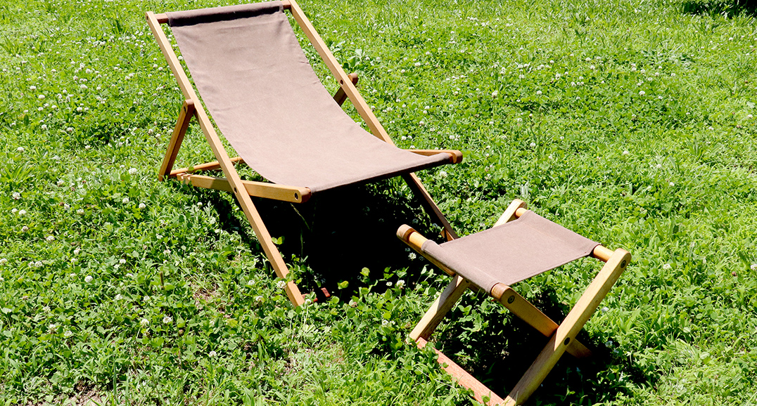 《 受注生産 》 布製 デッキ チェア 1脚 （ ブラウン ） 【 フットレスト付き 】【 フットレスト付き 】 インテリア アウトドア キャンプ テラス 庭 家具 日用品 椅子 イス リクライニング 折りたたみ コンパクト 収納