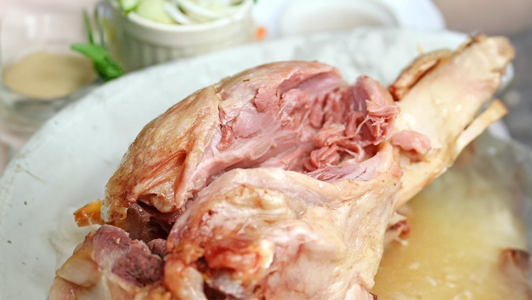 筑波ハム アイスバイン 1400g ( 700g × 2 ) 豚すね肉 茨城県産 『 常陸の輝き 』 ブランド豚 銘柄豚 ( 茨城県共通返礼品 ) 豚 肉 ドイツ 料理 冷凍 本場 とろとろ すね肉 スネ