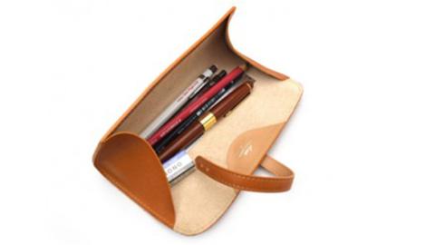【サイフ工房ANDOU】ベルト付ロールペンケース（キャメル）筆箱 革小物 レザー 日本製 贈り物 ギフト プレゼント 記念日 誕生日 お祝い 社会人 メンズ レディース ユニセックス 男女兼用