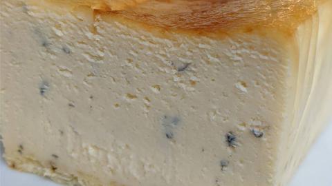 贅沢 フルムダンベール チーズケーキ ブルーチーズ ケーキ スイーツ おうちカフェ お菓子 おやつ お取り寄せ お土産 贈り物 お祝い 誕生日 プレゼント ギフト パーティー 国産 おいしい 美味しい