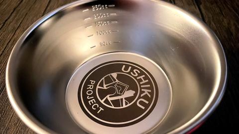 《 牛久シャトー イラスト付 》 シェラカップ 18-8ステンレス アウトドア キャンプ ソロキャンプ グランピング BBQ バーベキュー 防災グッズ カップ コップ お皿