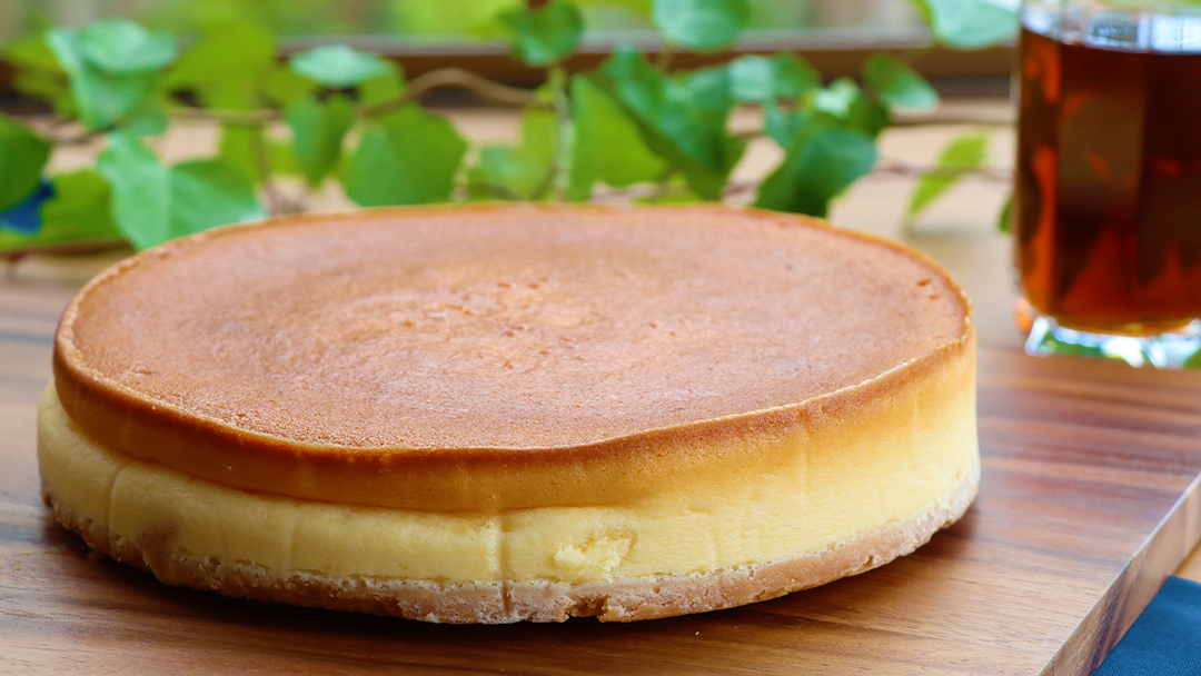 ベイクド チーズケーキ （ スフレ タイプ） 6号 × 1個 ホールケーキ 冷蔵 スイーツ デザート お菓子 洋菓子 ケーキ 焼き菓子 チーズ スフレ チーズケーキ