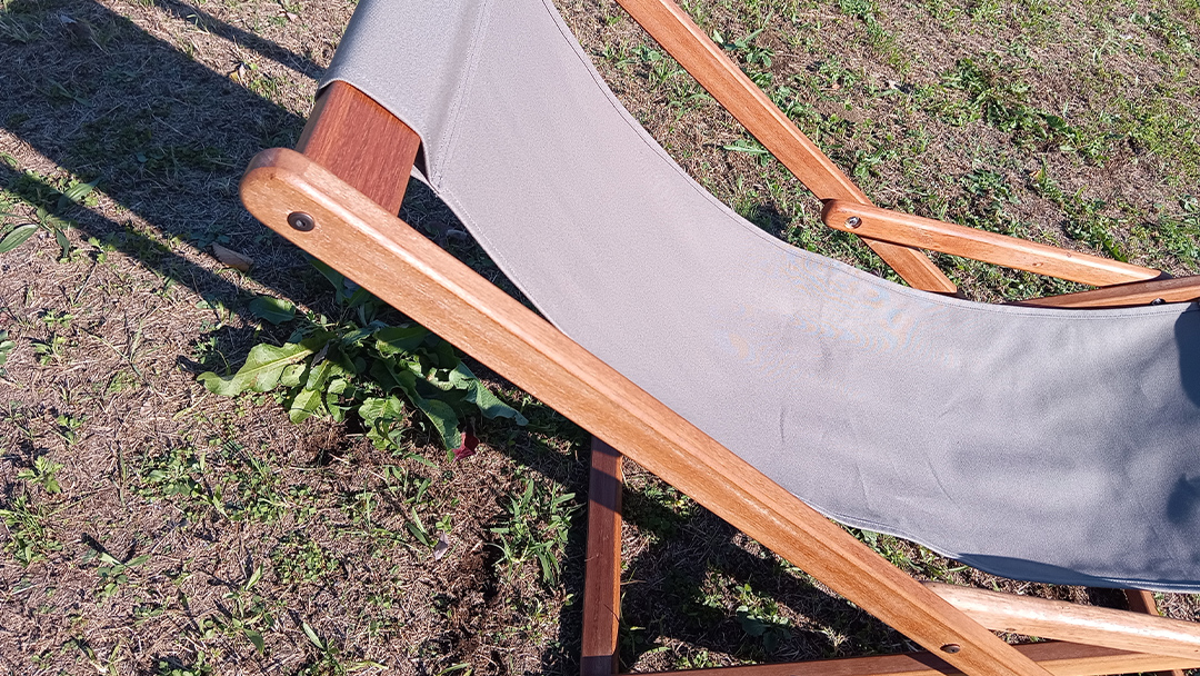 《 受注生産 》 布製「 リクライニング 」 デッキチェア（ ブラウン ） 1脚 インテリア アウトドア キャンプ テラス 庭 家具 日用品 椅子 イス リクライニング 折りたたみ ファブリック生地 茶色