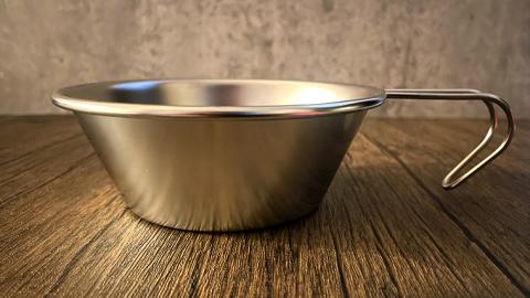 《 牛久シャトー イラスト付 》 シェラカップ 18-8ステンレス アウトドア キャンプ ソロキャンプ グランピング BBQ バーベキュー 防災グッズ カップ コップ お皿