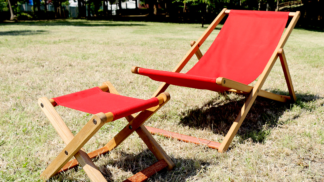 《 受注生産 》 布製 デッキ チェア 1脚 （ レッド ） 【 フットレスト付き 】 インテリア アウトドア キャンプ テラス 庭 家具 日用品 椅子 イス リクライニング 折りたたみ コンパクト 収納