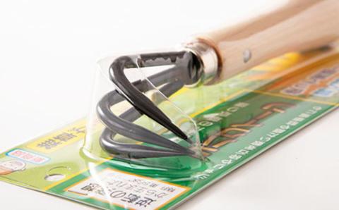 シバクイーン(芝生用の草取り鎌)