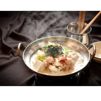 国産和牛もつ鍋セット(3～4人前)〆の極太ラーメン付【配送不可地域：離島】