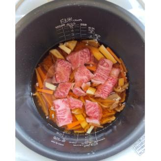 (潮騒の宿 丸徳) 　茨城県産　 黒毛和牛　常陸牛釜めし  炊き込み 2～3人前 2合分　【配送不可地域：離島】