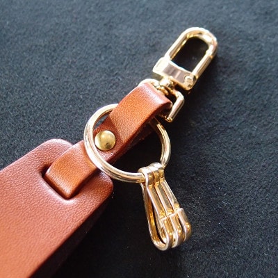 ラフテール【 レザーチャームキーホルダー】ライトブラウン　　