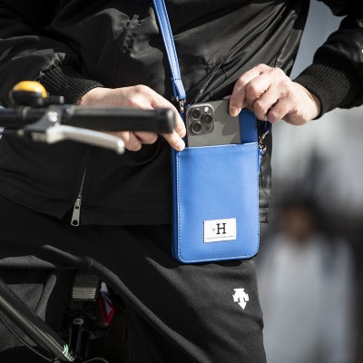 ラフテール【karami 空身】スマートフォンショルダー　瑠璃色(ネイビー)　　