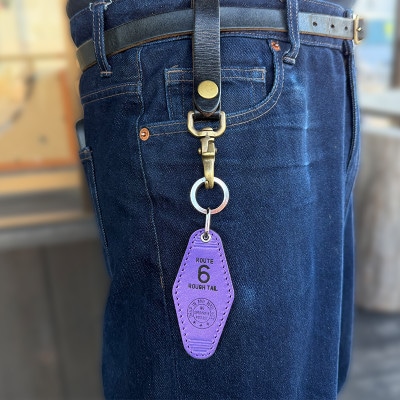 ラフテール【栃木レザー製牛革使用　モーテルキーホルダー】パープル×ブラック