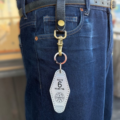 ラフテール【栃木レザー製牛革使用　モーテルキーホルダー】シルバー×ブラック