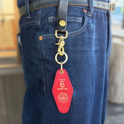 ラフテール【栃木レザー製牛革使用　モーテルキーホルダー】レッド×ブラス