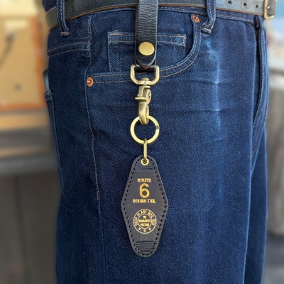 ラフテール【栃木レザー製牛革使用　モーテルキーホルダー】ブラック×ブラス