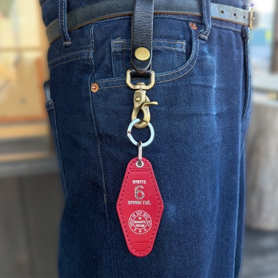 ラフテール【栃木レザー製牛革使用　モーテルキーホルダー】レッド×シルバー