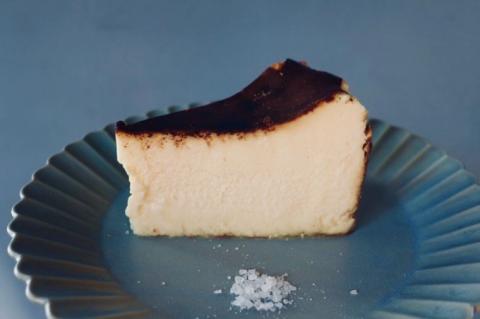 バスクチーズケーキ 12cm 鹿嶋市 美味しい スイーツ こだわり デザート ギフト (KAZ-2)