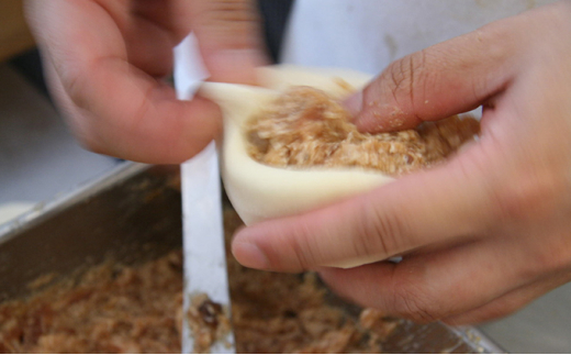 全日完売！入手困難の貴重な老麺肉まんが贅沢に12個入った