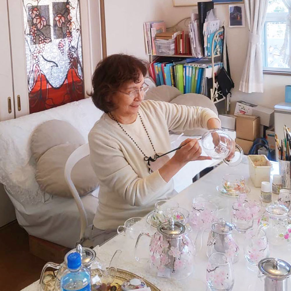 【絵付け手描き】シャンパングラス 「小菊と雪の結晶」 筒