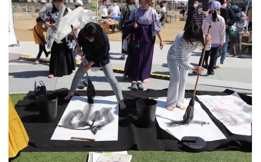 熊谷雲炎によるワークショップ（大筆体験）書道 大筆 体験