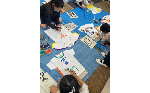 熊谷雲炎によるワークショップ（古代文字をTシャツに書く