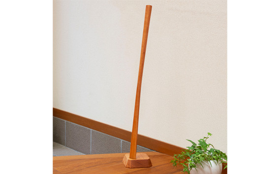 家具蔵 KAGURA 靴べら LIN チェリー材 靴ベラ 天然木 手作業 ロング スタンド セット 70cm おしゃれ 長い スタンド付き 台座付き プレゼント 実用的 シンプル 玄関 ロングタイプ 高級 シューホーン モダン ギフト 革靴 スニーカー ブーツ 【株式会社アイダ】【ho1333】