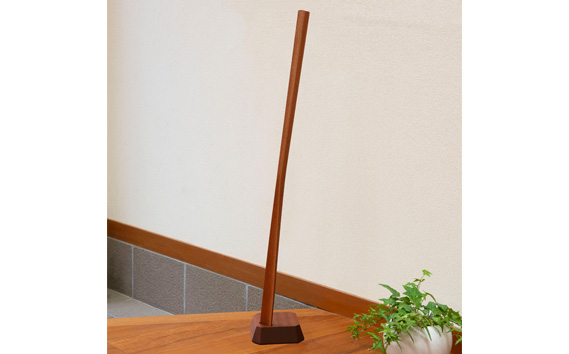 家具蔵 KAGURA 靴べら LIN サペリ材 靴ベラ 天然木 手作業 ロング スタンド セット 70cm おしゃれ 長い スタンド付き 台座付き プレゼント 実用的 シンプル 玄関 ロングタイプ 高級 シューホーン モダン ギフト 革靴 スニーカー ブーツ 【株式会社アイダ】【ho1336】