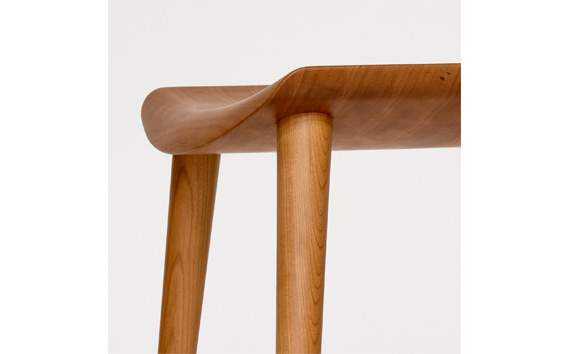 家具蔵 KAGURA スツール セレ チェリー材 インテリア 天然木 手作業 天然木 高級木材 無添加 安全 ジャパニーズモダン 高級家具 熟練 無着色 おしゃれ 天然木無垢材 コンパクト シンプル 【株式会社アイダ】【ho0979】