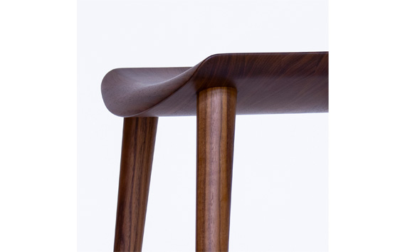 家具蔵 KAGURA スツール セレ ウォールナット材 インテリア 天然木 手作業 天然木 高級木材 無添加 安全 ジャパニーズモダン 高級家具 熟練 無着色 おしゃれ 天然木無垢材 コンパクト シンプル 【株式会社アイダ】【ho0982】