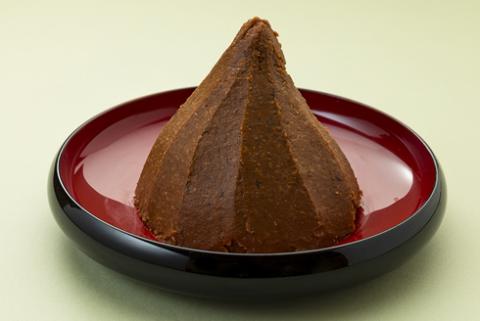 こだわりの手作り青大豆味噌 900g×2 発酵 自家製 米麹 天然塩使用 味噌汁 発酵食品 調味料 無添加 青豆みそ 甘口みそ 味噌 みそ 米みそ 麹みそ 長期熟成 国産 大豆 自然塩100％ カップ入 手作り みそ汁 うま味 コク深く 上品な味わい