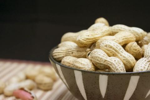 煎り落花生 250g×5袋 1250g 落花生 素煎り たっぷり 粒ぞろい こだわり 厳選原料使用 さや煎り落花生 ピーナッツ 薄皮付 おつまみ 健康 らっかせい 殻付き煎り落花生 煎り落花生 茨城県産 那珂市産 国産 ラッカセイ お茶請け 煎りたて