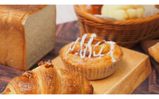 まごころいっぱい！ パン工房しらとり 「 種類いっぱい♪ 」 おたのしみパン ボックス 【B】 冷凍 パン 詰め合わせ ボックス ギフト お楽しみ [AU003ci]