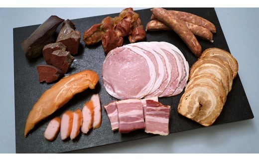 【 熨斗付き 】 ～ 匠のハム工房 ～ 燻製職人 ！ 風實 お手軽 燻製 宅飲み セット ギフト 贈答 詰め合わせ セット BBQ バーベキュー 晩酌 おつまみ お楽しみ おたのしみ パーティー ハム ベーコン ウインナー レバー 砂肝 チャーシュー かざみ [AJ007ci] 熨斗付き